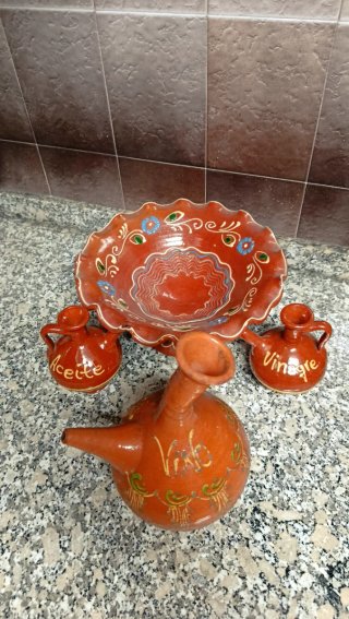 Juego Cerámica:Aceitera, Vinagrera,Porron, Frutero