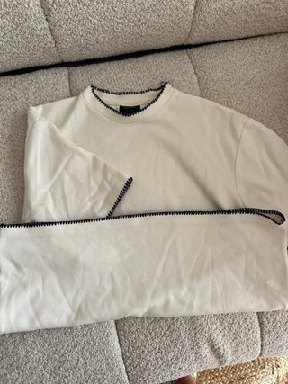 Camiseta blanca hombre con ribete negro