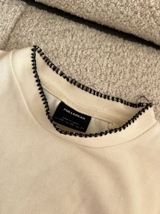 Camiseta blanca hombre con ribete negro