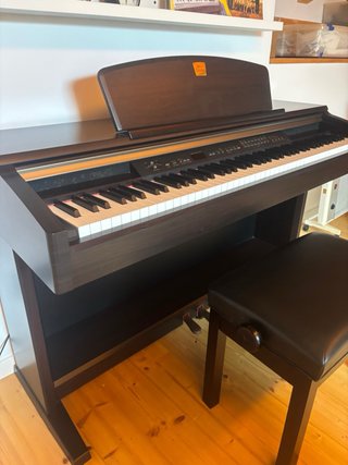 Yamaha Clavinova CLP-120 + banqueta