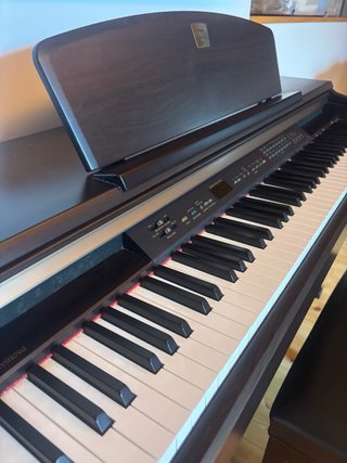 Yamaha Clavinova CLP-120 + banqueta