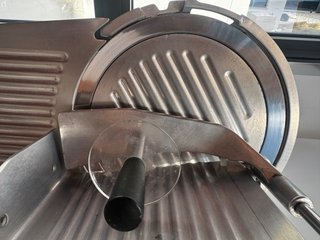 Cortadora de fiambres Beckers 240W