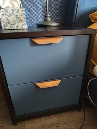 Mesita de noche azul y negro Ikea