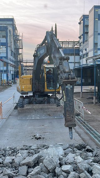 Miniexcavadora y movimientos tierra