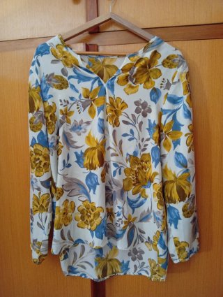 Blusa estampada floral manga larga