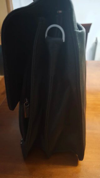Maletín de piel negro