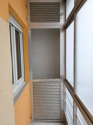 Puerta aluminio y cristal