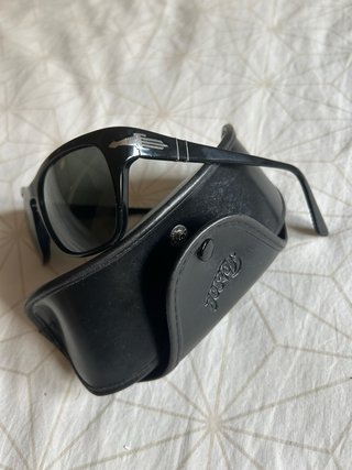 Gafas de sol Persol negras con funda