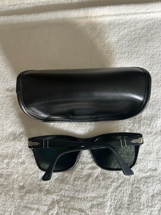Gafas de sol Persol negras con funda
