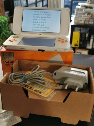 New Nintendo 2DS XL Bianco Arancione Box