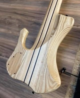 Bajo MG Bass New Extreman USA custom de 8 cuerdas