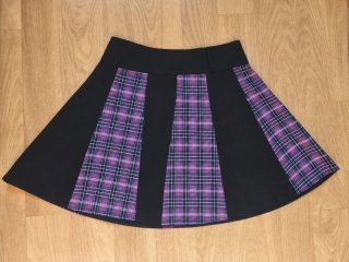 Falda corta cuadros morados y negros