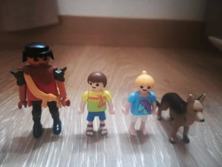 Lote 3 Figuras Playmobil + Perro