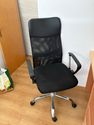 Silla de oficina ergonómica negra