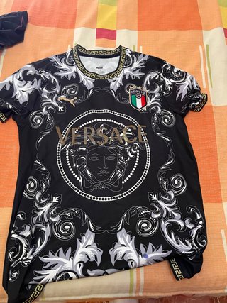 Camiseta Italia Versace Negra y Dorada