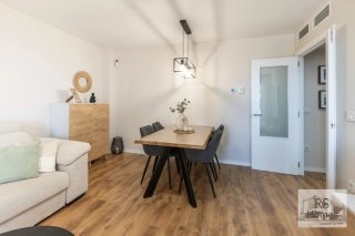Mueble TV y aparador madera, color roble y blanco.