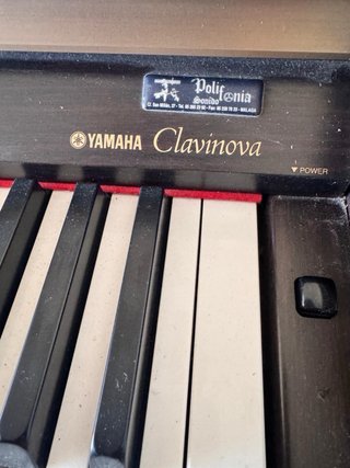 Piano Digital Yamaha Clavinova y banqueta