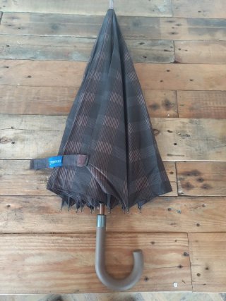 Paraguas Yani Markkal grande y robusto