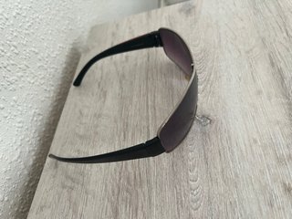 Gafas de sol negras y grises
