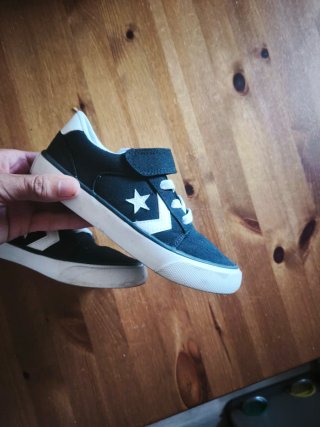 Converse niño talla 32 negras