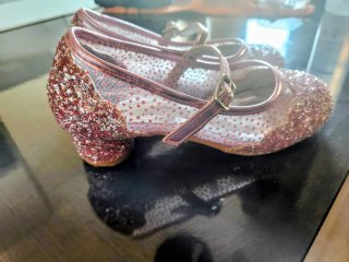 Zapatos niña tacón brillantes rosa
