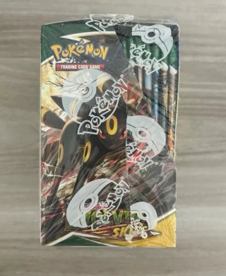 Caja Pokémon Evolving Skies