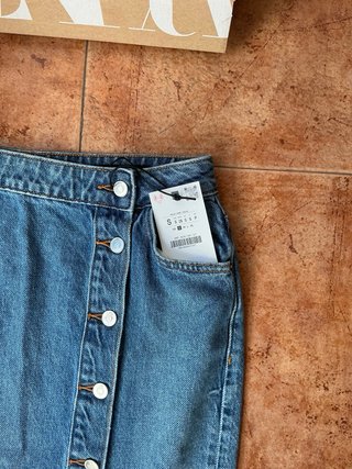 Falda midi vaquera Zara