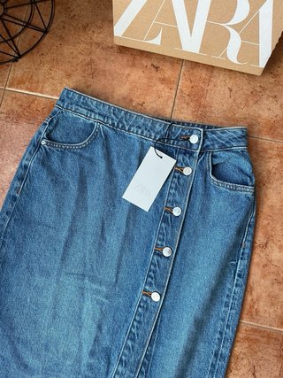 Falda midi vaquera Zara