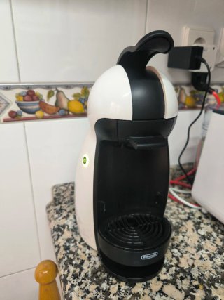 Cafetera Dolce Gusto Blanca y Negra