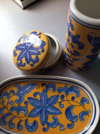 Set di trucco vintage giallo e blu