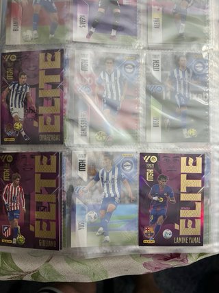 Álbum Megacracks LaLiga 2020-27 con 250 cartas