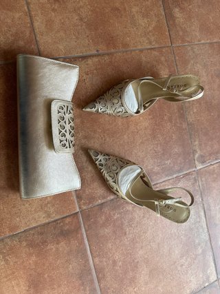 Zapatos fiesta Dorian dorados T.38 y bolso