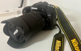 Cámara Nikon D7500 + Objetivo 18-140 + Mochila