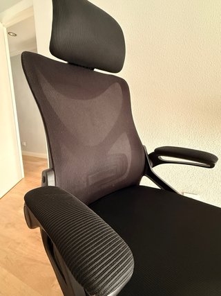 Silla de oficina ergonómica con soporte lumbar