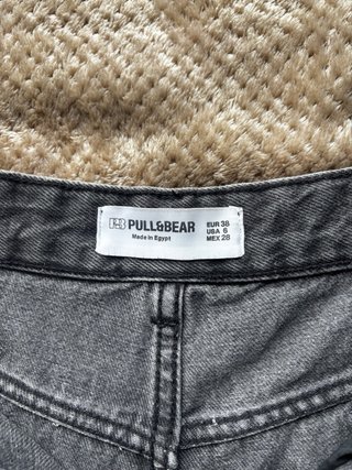 Pantalón corto vaquero negro. Talla: 38.