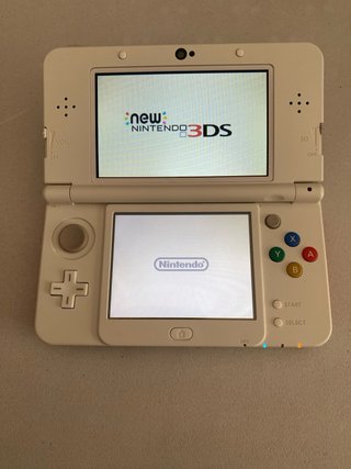 Nintendo 3DS Beige con Diseño Negro