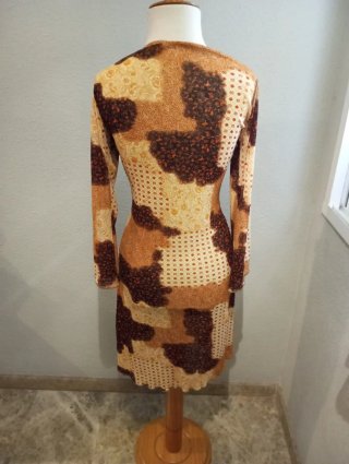 Vestido elástico patchwork marrón y beige