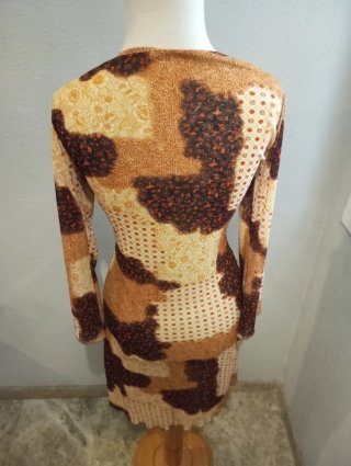 Vestido elástico patchwork marrón y beige