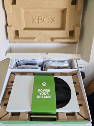 XBOX SERIES S 512 GB + 2 MANDOS y 1 BATERÍA