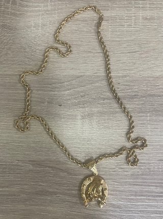 Cadena y colgante de oro Herradura Jesús