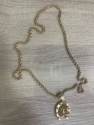 Cadena y colgante de oro Herradura Jesús