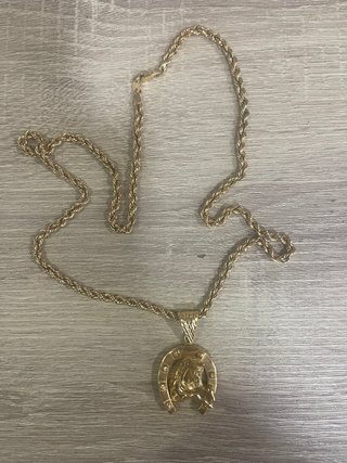 Cadena y colgante de oro Herradura Jesús