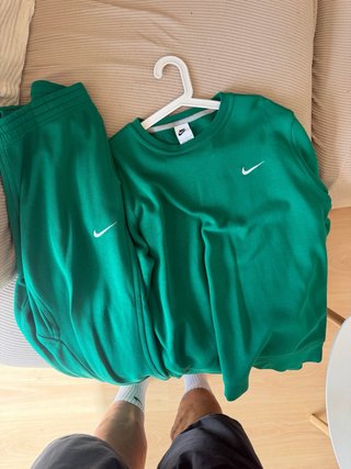 Conjunto Nike Verde Talla L