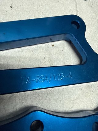 Soportes estriberas retrasadas azules