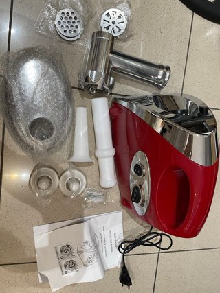 Picadora de carne roja nueva