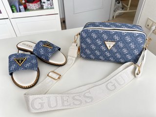 Conjunto Bolso y Sandalias Guess