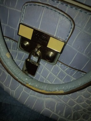 Bolso Guess Piel Cocodrilo Lavanda