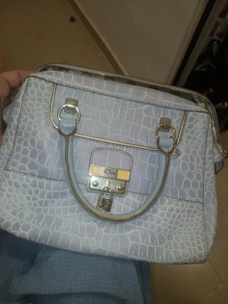 Bolso Guess Piel Cocodrilo Lavanda