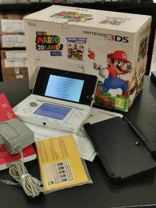 Nintendo 3DS Ice White Super Mario 3D Land
