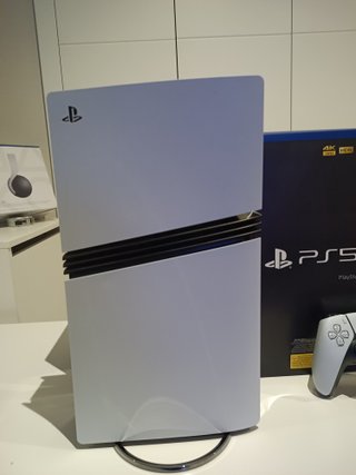 PS5 Pro 2TB (Con Lector + 2 Mandos + Soporte)